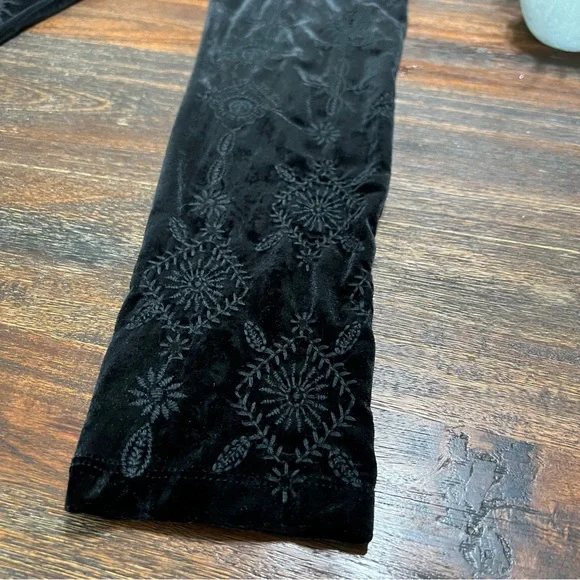 Johnny Was Althea Stretch Tonal Embroidered Velvet Legging Black XS - Picture 11 of 16
